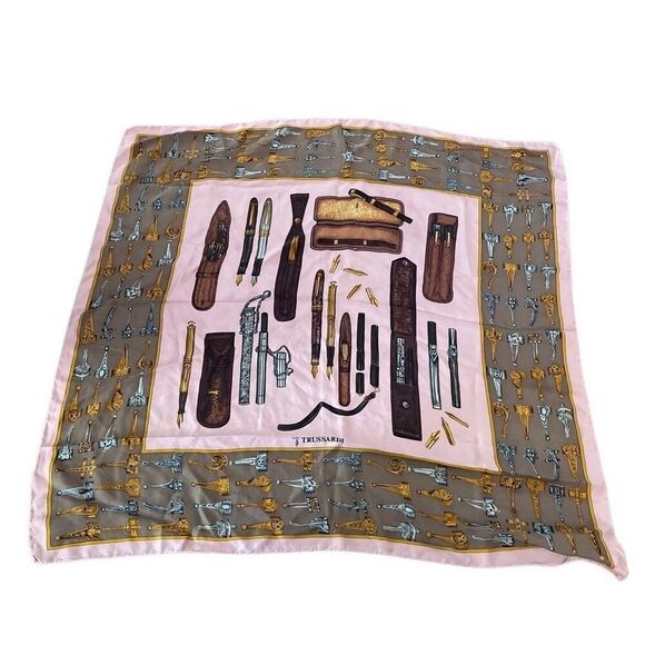 Lovely Vintage Trussardi Scarf  34 In Sq Very Good Condition - Picture 2 of 6